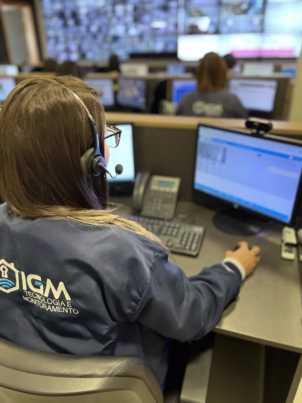 Operadora IGM em atendimento